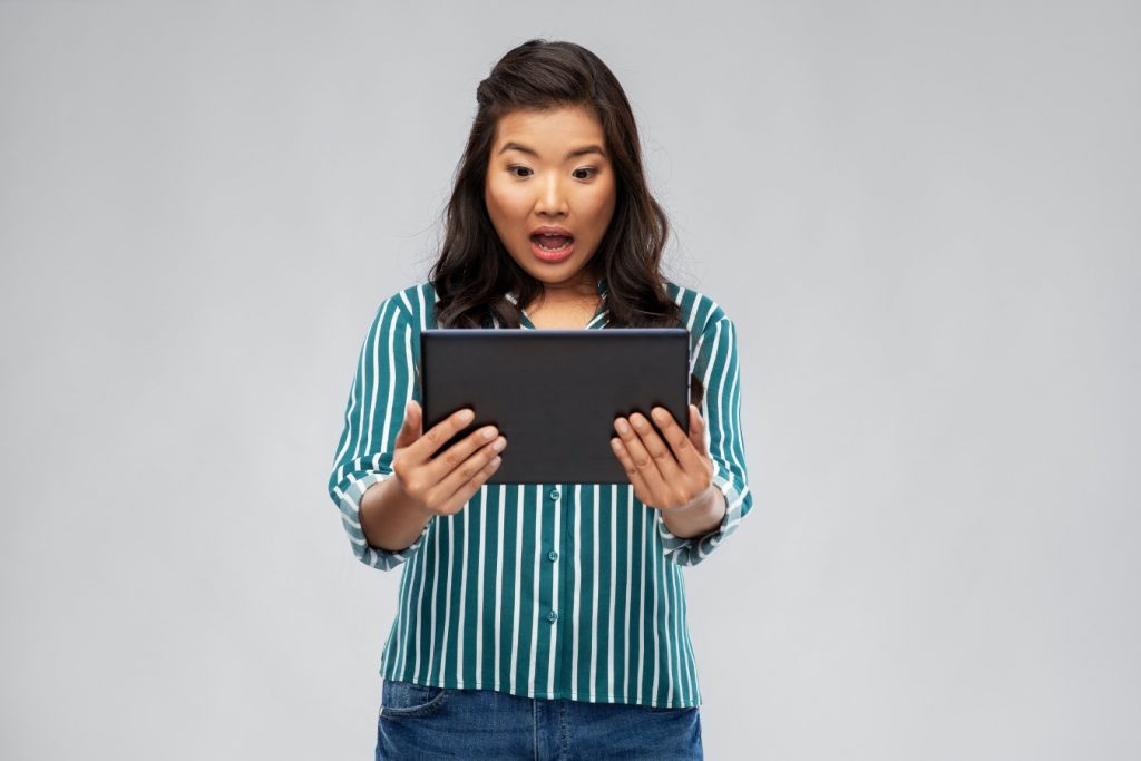 surprised woman looking at computer
